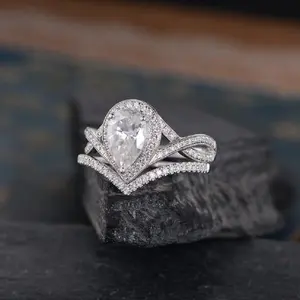 Anillo de Compromiso Vintage con Halo de Diamantes de Laboratorio en Corte Pera, Chapado en Oro Blanco de 18k, Anillo de Bodas de Moissanita con Diseño de Espiga Dividida, Joyería Fina - Product Image 4