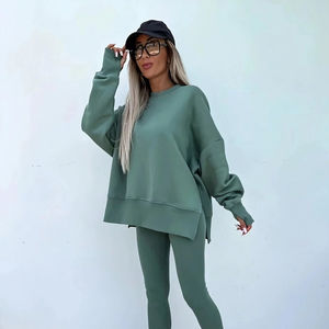 Ensemble de survêtement de style urbain pour femmes, vêtements de sport décontractés, parfait pour l'entraînement physique, le fitness et l'usage quotidien - Product Image 1