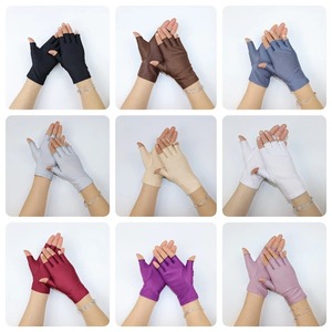 ถุงมือขี่จักรยานแบบสั้นครึ่งนิ้วแบบบางระบายอากาศได้ดีสำหรับฤดูใบไม้ผลิและฤดูใบไม้ร่วงถุงมือปั่นจักรยานสำหรับผู้ชายผู้หญิงออกกำลังกายในฤดูร้อน - Product Image 1