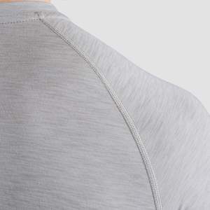 เสื้อซับในแขนยาวรุ่น GA 2.0 สำหรับผู้ชาย สีเทาเงิน - Product Image 5