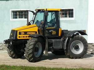 Tracteurs d'occasion JCBB Fastrac 2135 4WS 140HP avec moteur FPT, pompe et boîte de vitesses 4x4 - Composants essentiels inclus, garantie de 3 ans, à vendre - Product Image 4