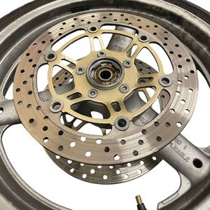 Roue avant Suzuki SV650 1999 avec disque de frein d'origine, état neuf et d'occasion, matériau en acier - Product Image 3