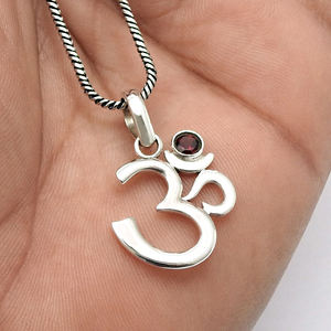 Meilleure vente nouveau Design 925 argent Sterling grenat naturel pierre précieuse indien religieux Om pendentif janvier pierre de naissance bijoux inde - Product Image 2