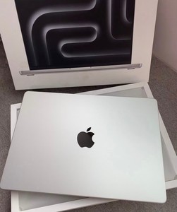 MacBook Pro M5 max 2026 con CPU de 18 Núcleos, GPU de 40 Núcleos, 48 GB de RAM y SSD de 2 TB - Product Image 2