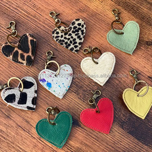 Nouvel arrivage de porte-clés en cuir et fourrure à imprimé animal porte-clés en cuir à multiples impressions porte-clés élégants porte-clés uniques en fourrure à imprimé animal véritable - Product Image 6