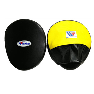 Mitaines de mise au point gagnantes de qualité supérieure Coussinets d'entraînement professionnels pour la boxe et le MMA Mitaines de frappe incurvées - Product Image 1
