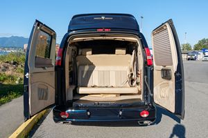 สภาพดีเยี่ยม รถตู้ GMC Savana G2500 รุ่นปี 2010 แบบปรับแต่งพิเศษ ระยะทาง 33 พันไมล์ - Product Image 4