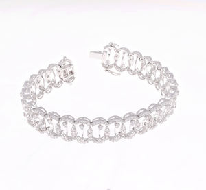 Magnifique bracelet statement symétrique en or jaune 14 carats plaqué rhodium avec diamants naturels en sertis pavés à double rangée - Product Image 1