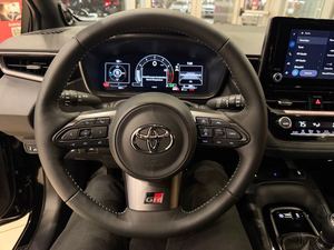 GR PREMIUM AWD 2024 Usado en Excelentes Condiciones - Product Image 3