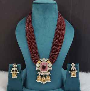 Juego de Aretes Estilo Jhumki con Moissanita, Cuentas Hidro y Diseño Único de Pavo Real Meenakari Italiano, Calidad Premium, Ideal para Toda Ocasión - Product Image 3