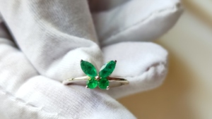 Anillos de boda con diseño de mosca de mantequilla de piedras preciosas Esmeralda verde zambiano de lujo de Plata de Ley 925 para ella - Product Image 3