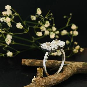 แหวนหมั้นเพชร14K ทรงรีสีทองรูปวงรีมรกต CVD IGI ได้รับการรับรองจาก Choi et Moi Christian Luxury - Product Image 5