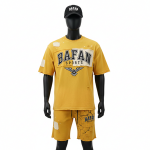 Ensemble T-shirt et short pour homme de qualité supérieure, jersey en coton lourd 220 GSM, couleur moutarde, logo appliqué délavé, ensemble de 2 pièces - Product Image 1