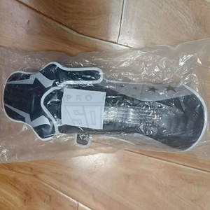 Nuevo Diseño de Espinilleras de Cuero Ligeras, Transpirables y Ajustables 2026, con Logotipo Personalizado, Impresión de Alta Calidad para Entrenamiento de MMA - Product Image 2