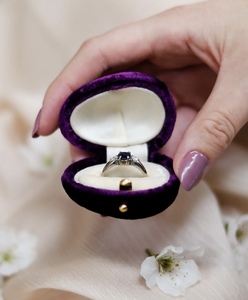 Joyero de terciopelo de gama alta para anillos Almacenamiento elegante para anillos de compromiso y bodas - Product Image 4