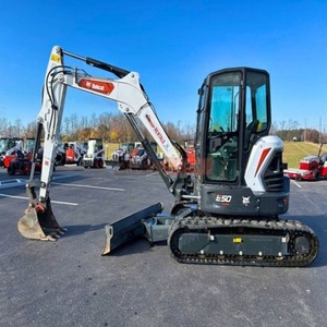 Mini-excavatrices Bobcat E60 d'occasion, poids opérationnel de 1000 tonnes, modèle 2023, godet de 8 m, moteur PLC, boîte de vitesses, poids de la machine de 6788 kg, 0-2000. - Product Image 4