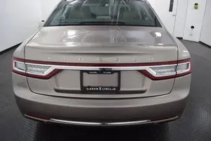 Lincoln Continental 2020 en parfait état - Product Image 3