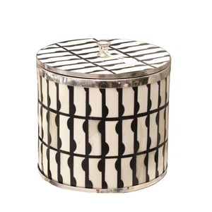 Boîte Kumkum en laiton incrusté de nacre à la mode en mosaïque et forme ronde pour garder la boîte Sindoor de la femme - Product Image 2