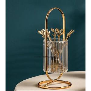 เครื่องใช้บนโต๊ะอาหารที่วางกลางโต๊ะอาหารทำจากโลหะเคลือบผงสีขาวมีโลโก้และดีไซน์ตามสั่ง - Product Image 4