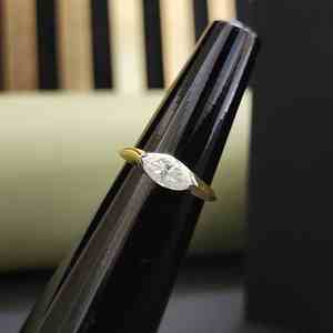 Anillo de compromiso moderno con moissanita de corte marquesa, certificado IGI, engaste pavé, en plata de ley 925 - Product Image 1