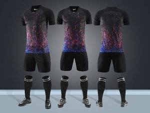 Kits de ropa de fútbol personalizables para escuelas y equipos Tela de secado rápido Ajuste cómodo Material duradero - Product Image 5