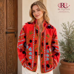 Chaqueta de algodón acolchada de terciopelo tejida a mano con bordado Suzani para mujer |   Estilo Bohemio Invernal, Floral, Vintage, Étnico, Diseño Indio - Product Image 5