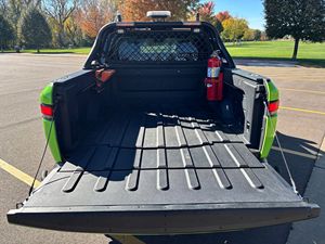 RIVIAN R1.T Edición Ad-venture 2023, Automático, Portaequipajes Metálico, Asientos de Cuero, Batería de Litio, Características Premium - Product Image 2