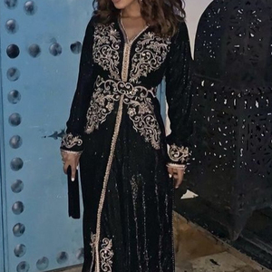 Superbe robe de soirée CAFTAN ornée de perles de verre doré, pierre, travail DABKA @ 2023 - Product Image 1