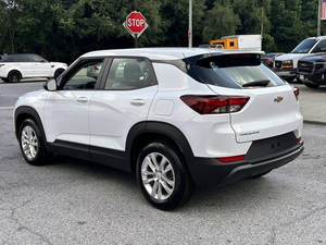 CLEAN 2023 C H e V R o L E T Trail blazer LS FWD - Product Image 5