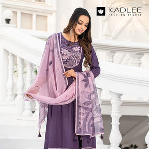 Fantaisie rayonne fil travail Kurti bas avec Dupatta indien et pakistanais vêtements Collection prix de gros pour tenue de fête - Product Image 1