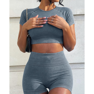 Ensemble d'entraînement 2 pièces côtelées sans couture pour femmes haut court à manches courtes Short de yoga taille haute en coton pour la salle de sport de tous les jours - Product Image 1