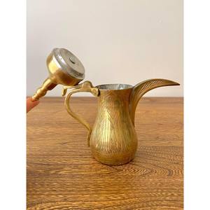 Vintage laiton Dallah cafetière, 7.5 "H, gravé à la main arabe cafetière, laiton à collectionner, Style arabe belle Dallah - Product Image 3