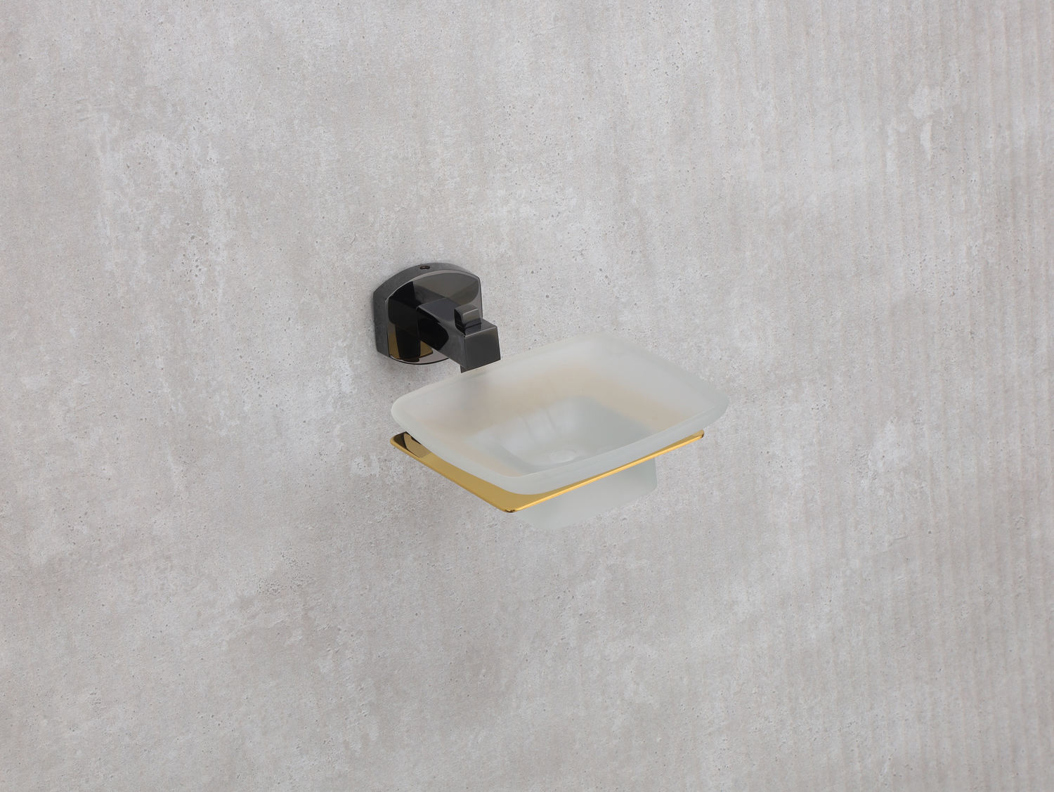 สีดำทอง