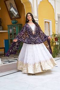Conjunto de Lehenga Choli Elegante para Boda Unity Luxure, Blanco Bordado con Dupatta en Contraste, Mezcla Premium de Georgette y Seda - Product Image 3