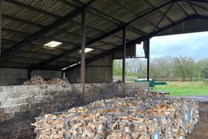Bois de chauffage directement de l'usine à vendre à prix avantageux, bois de chauffage naturel en bois dur pour la cuisson, le chauffage et les cheminées en grande quantité - Product Image 5