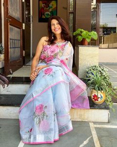 Saree en soie Kota Doriya de créateur à la demande avec chemisier en soie d'art pour les occasions spéciales disponibles à la vente - Product Image 2