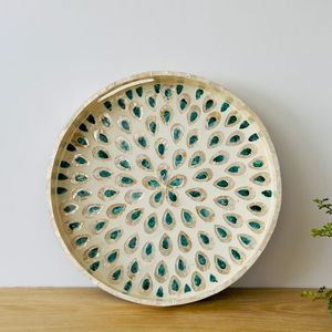 Plateau à balai en bois moderne conçu pour la décoration élégante de la maison et une présentation de table charmante avec une texture perlée - Product Image 3