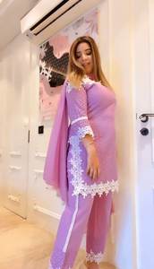 Elegante conjunto de Kurti y pantalón listo para usar, Ropa Étnica de diseñador para mujeres, perfecto para festivales, reuniones familiares y eventos especiales - Product Image 5