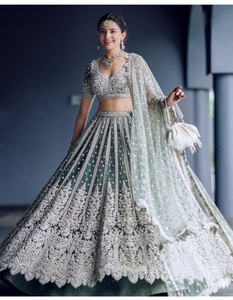 Lehengas choli ชุดเจ้าสาวออกแบบสำหรับใส่ทำงาน - Product Image 3