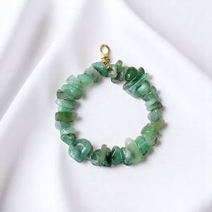 Vente en gros de pendentifs fins breloques en forme d'aventurine verte collier de pierres précieuses finition brute lisse pendentif de guérison en argent Sterling - Product Image 1