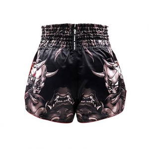 Shorts de Muay Thai premium en tissu satiné, légers, respirants, séchage rapide, vêtements d'entraînement, vêtements de sport pour hommes. - Product Image 3