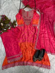 Présentation de nouveaux vêtements de fête de créateur Chinon soie belle impression et séquence de cordon vrai miroir haut et pantalon de travail avec Dupatta - Product Image 6