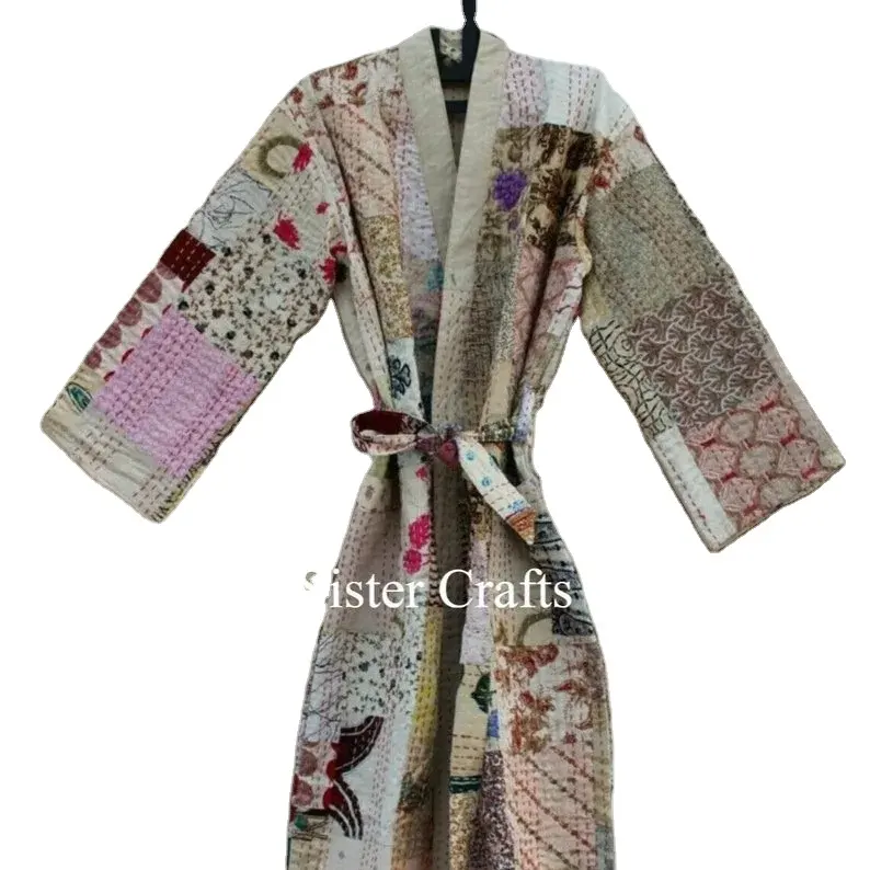 Vintage Soie Sari Blanc Kantha Kimono Robes Amoureux Recyclé Robes De Chambre Femmes Patchwork Veste Kimono Robe Cadeau pour elle