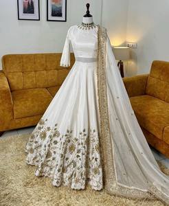NOUVEAU PREMIUM MODERNE BLANC BEAUTÉ LEHENGHA CHOLI avec DESIGN D'ATTRACTION pour MARIAGE et SAISONS DE FÊTE - Product Image 1