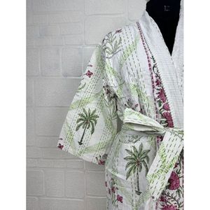 เสื้อคลุมกิโมโนผ้าฝ้าย Kantha Reine สำหรับผู้หญิง สีเขียวพาสเทล ลายพิมพ์สัตว์  ใช้คลุมชุดว่ายน้ำ - Product Image 3