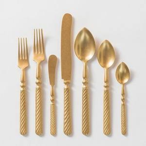 Vente en gros de couverts de restaurant 4pcs cuillères à dîner argentées dorées noires fourchettes et couteaux couverts en acier inoxydable - Product Image 2