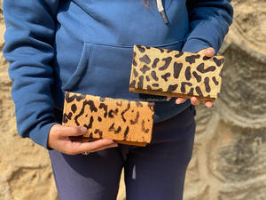 Nouveau vrai cheveux faits à la main sur la peau imprimé Animal fourrure portefeuille à deux volets en cuir Snap fourrure pochette sac à main Unique mignon vraie vache cacher fourrure sac à main - Product Image 2