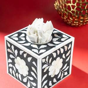 Caja de pañuelos de madera con incrustaciones de hueso elegante - Product Image 1
