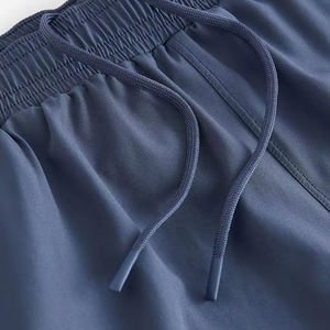 Pantalones de jogging de nailon con bolsillo Logotipo personalizado Pantalones cortos de entrenamiento de verano para hombres Estilo sólido Casual por Elegant Sports - Product Image 3