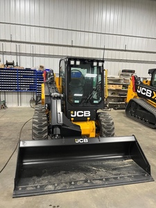 รถตักล้อยาง JCB 3TS-8W ปี 2025 แบบเคลื่อนที่ด้วยสายพานตีนตะขาบ ใช้เครื่องยนต์เบนซิน  ประสิทธิภาพสูง  กำลัง 92 กิโลวัตต์ พร้อมปั๊มและเกียร์บ็อกซ์ประสิทธิภาพสูง - Product Image 1